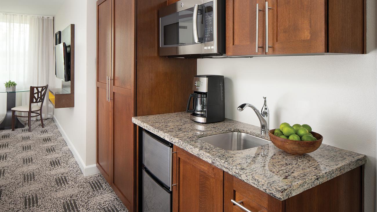 Kitchenette (Guestroom or 2-Bedroom Villa)